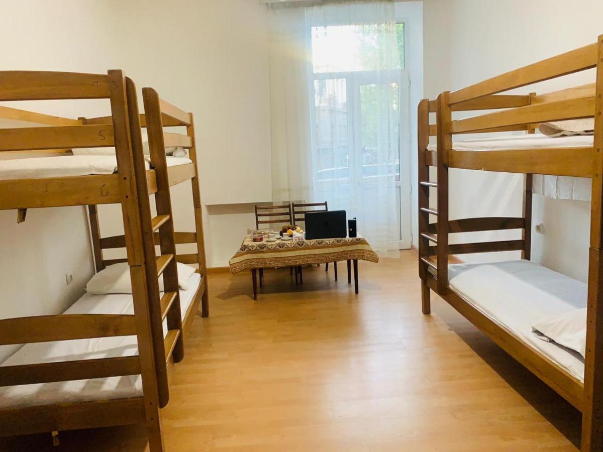 Infinity Hostel & Tour Yerevan Exterior photo