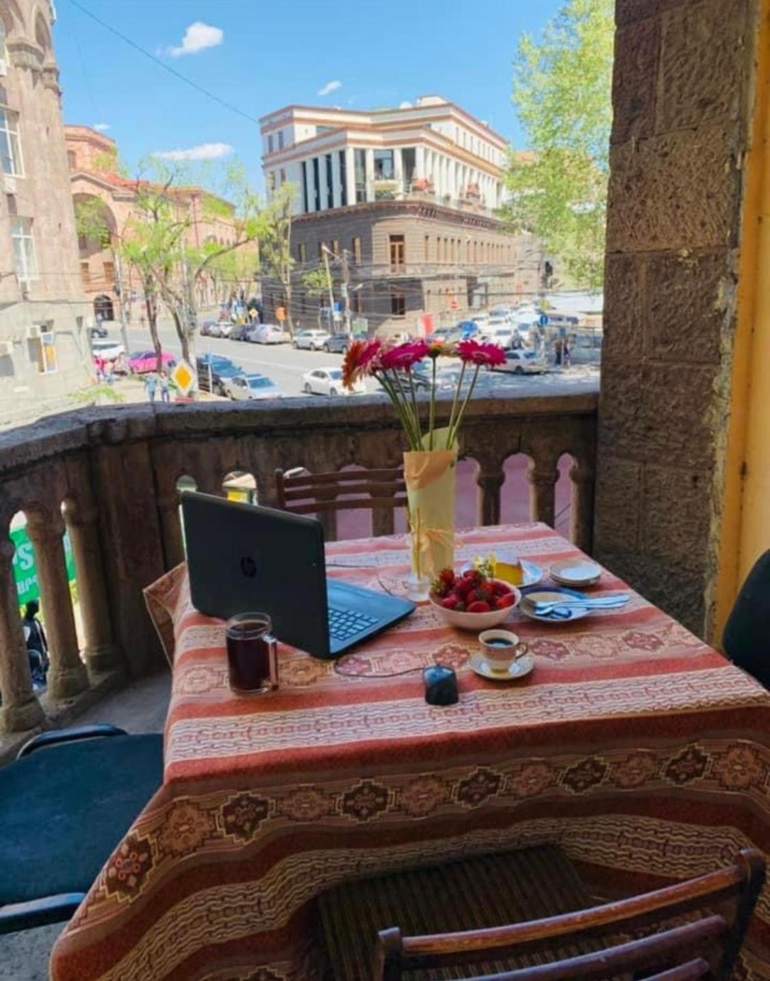 Infinity Hostel & Tour Yerevan Exterior photo